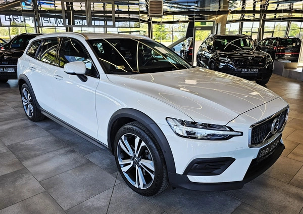 Volvo V60 Cross Country cena 105900 przebieg: 136000, rok produkcji 2019 z Ostrołęka małe 667